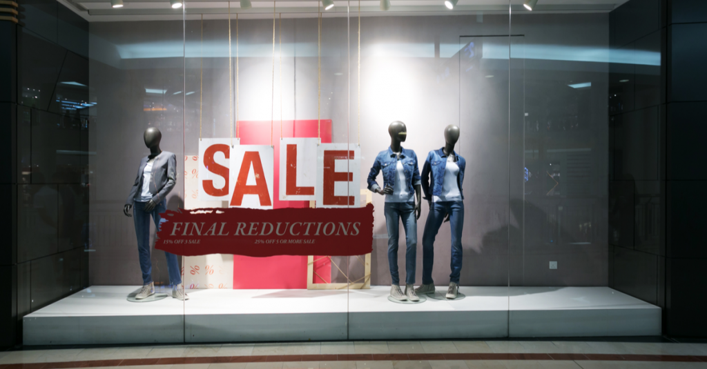 A display for a mall store that advertises final reductions.
